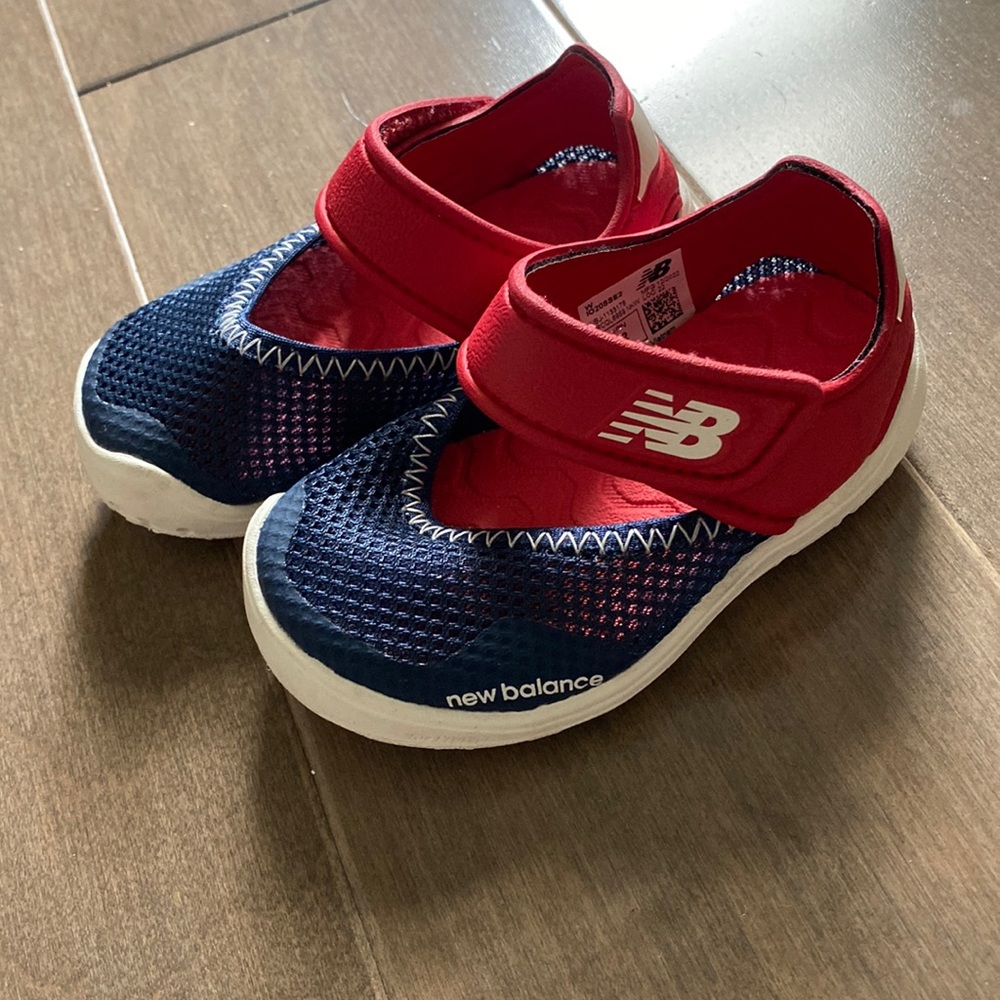 New Balance toddler baby mary jane water shoes 4.5